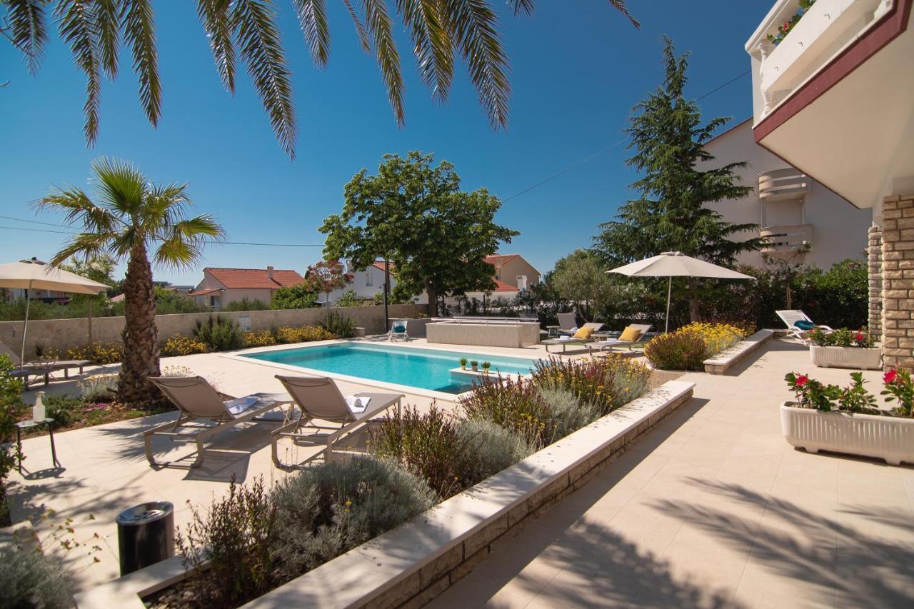 Pool Apartments Galeb Novalja Exterior foto