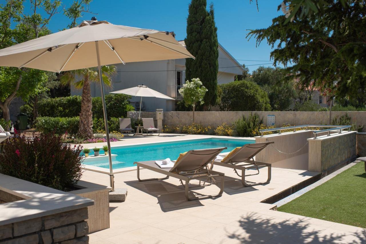 Pool Apartments Galeb Novalja Exterior foto
